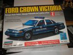 Ford Crown Victoria poliisiauto  1/25 koottava pienoismalli 