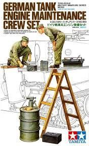  German Tank Engine Maintenance Crew   1/35