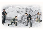 Saksalaisia panssarivaunumiehiä 1943-45   1/35 figuurit      